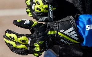 Guantes de carreras para hombres Seventy modelo SD-R12 negro/amarillo - Negro/Amarillo, M (8 cm)