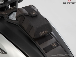 Set curea rezervor SLA si geanta accesorii Legend Gear LA1 (0.8L) - maro-negru - Triumph models ('04-) - SW-Motech