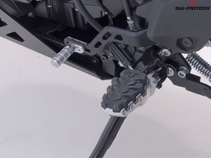 Set pedala schimbator si pedala frana din aluminiu culoare neagra - Suzuki V-Strom 800 / 800DE (22'-) - SW-Motech