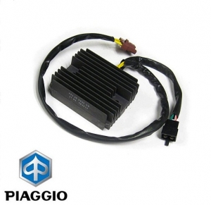 Voltage regulator - Aprilia Atlantic / Scarabeo / Piaggio Beverly / X Evo / X8 / X9 / Vespa GTS 250-500cc - Piaggio